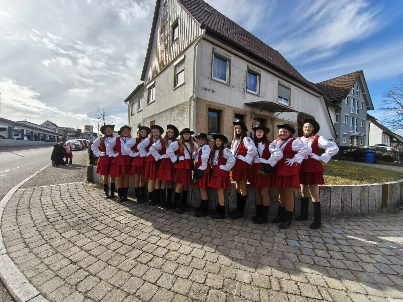 Teenygarde der Narrenfreunde Bergfelden beim Auftritt